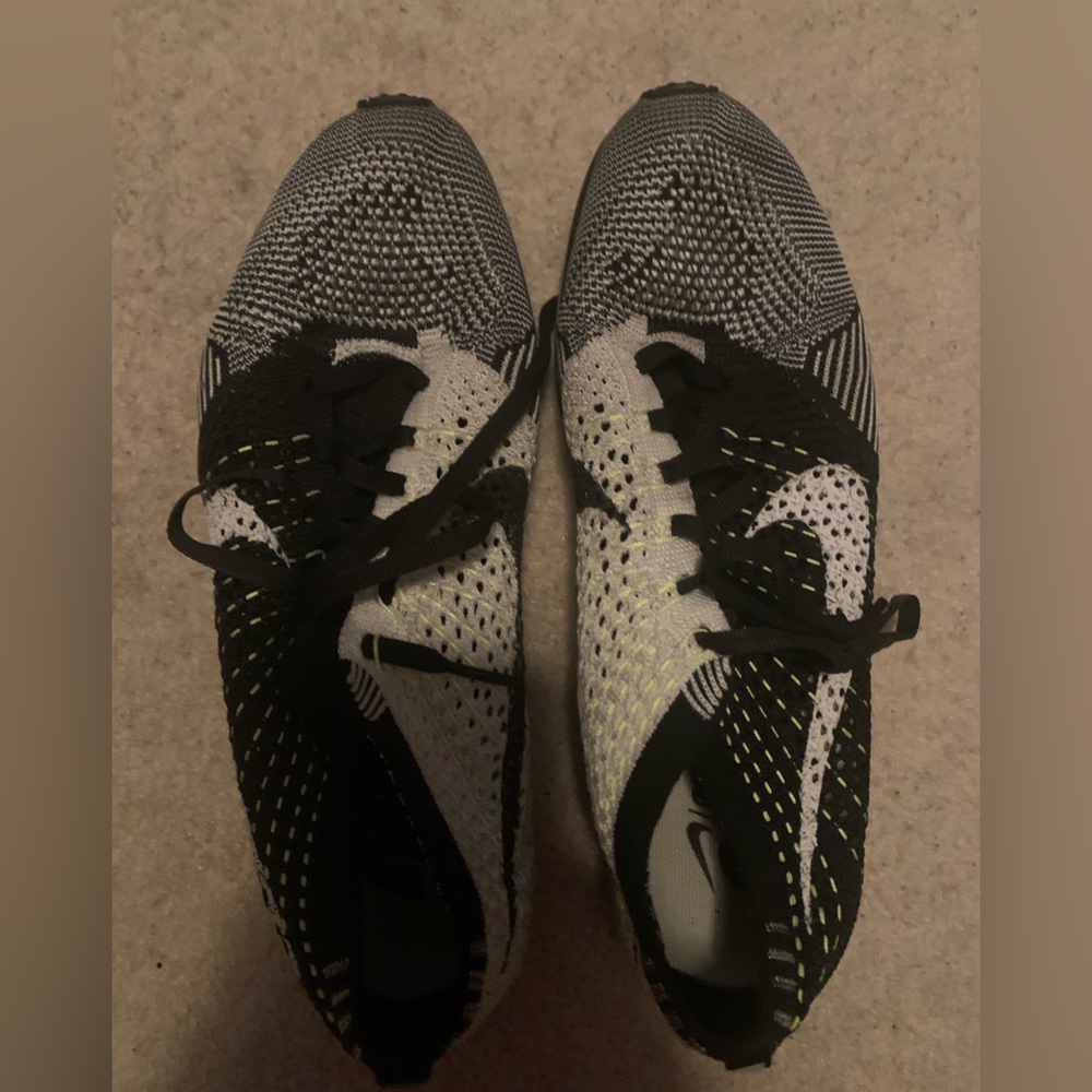 NIKE WOMENS Oreo Flyknits